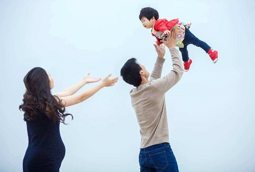 說說根據(jù)感統(tǒng)失調(diào)和多動(dòng)癥的關(guān)系，怎么判斷孩子是多動(dòng)癥還是感統(tǒng)失調(diào)